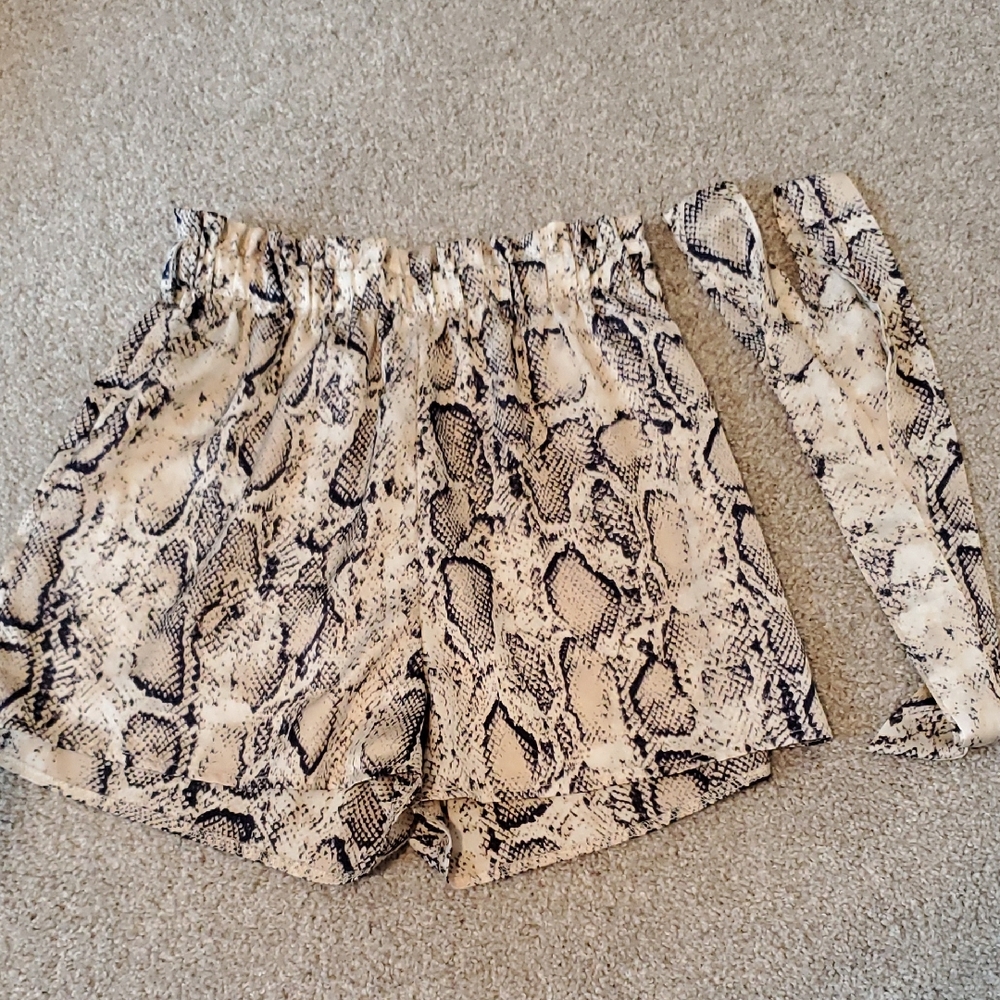 ROMWE High Waist Snakeskin Print Shorts